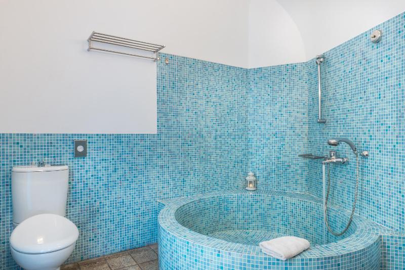 Superior Double Room with Caldera View image 2
