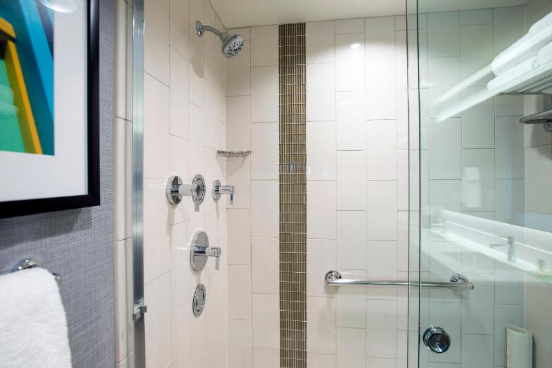 King Room with Spa Shower - High Floor image 2