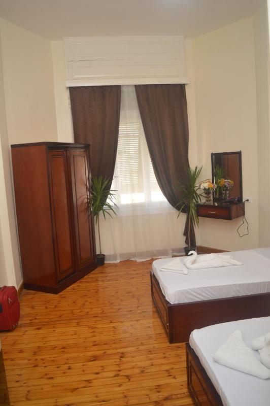 Standard Twin Room image 3