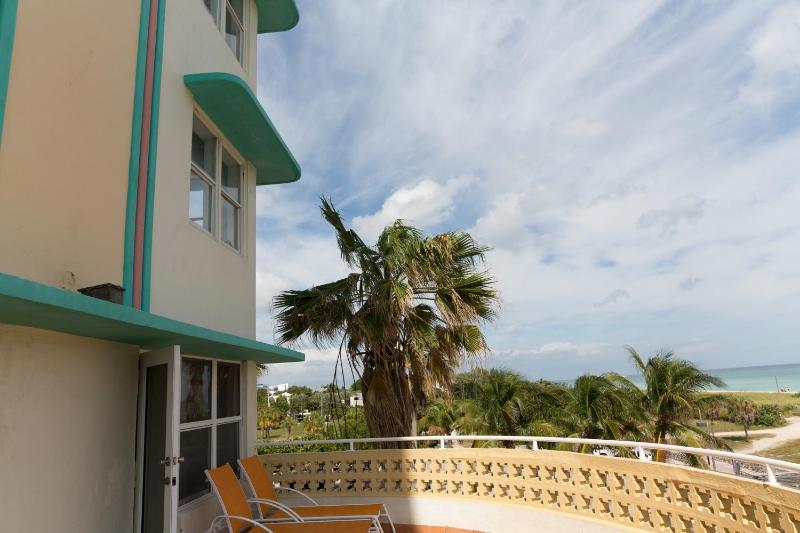 King Room with Balcony Ocean Front image 2