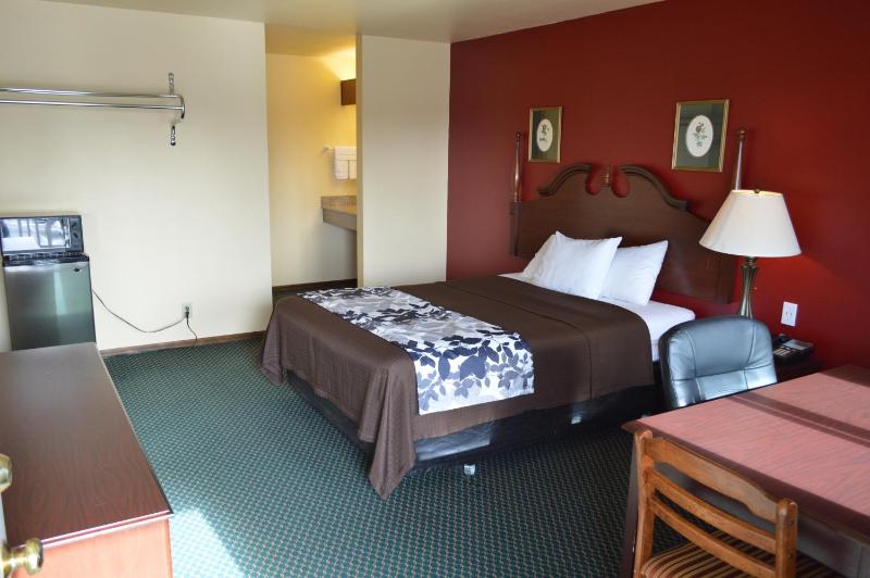 Queen Room image 4