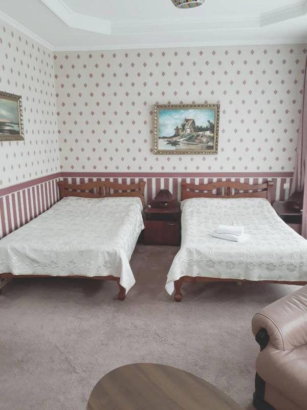 Large Double Room image 1