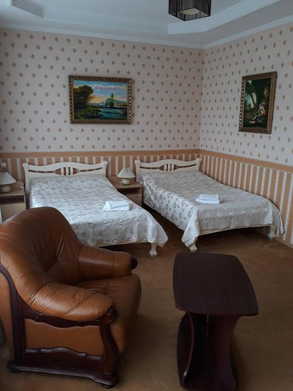 Large Twin Room image 4