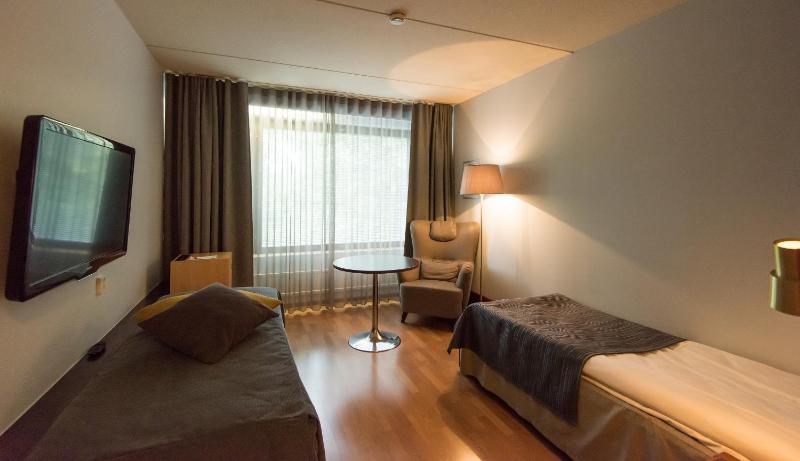 Twin Room image 3