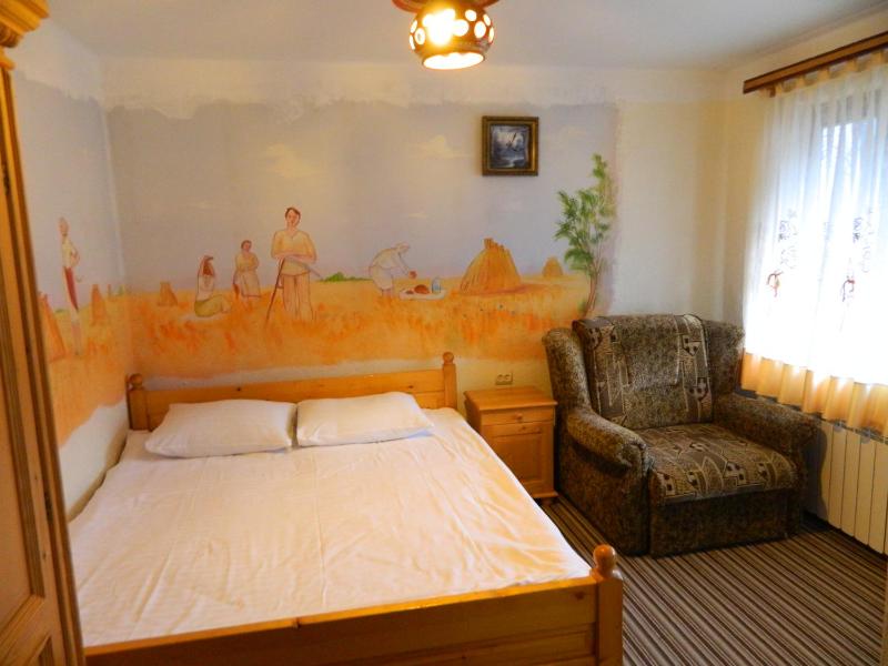Family Room (2 Adults + 1 Child) image 3
