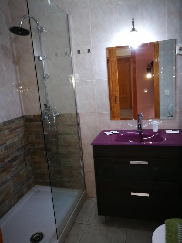 Twin Room with Mountain View image 3