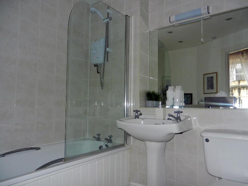 Superior King Room image 3