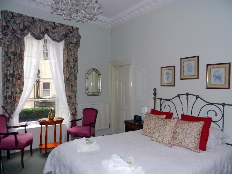 King Room with Bath image 3