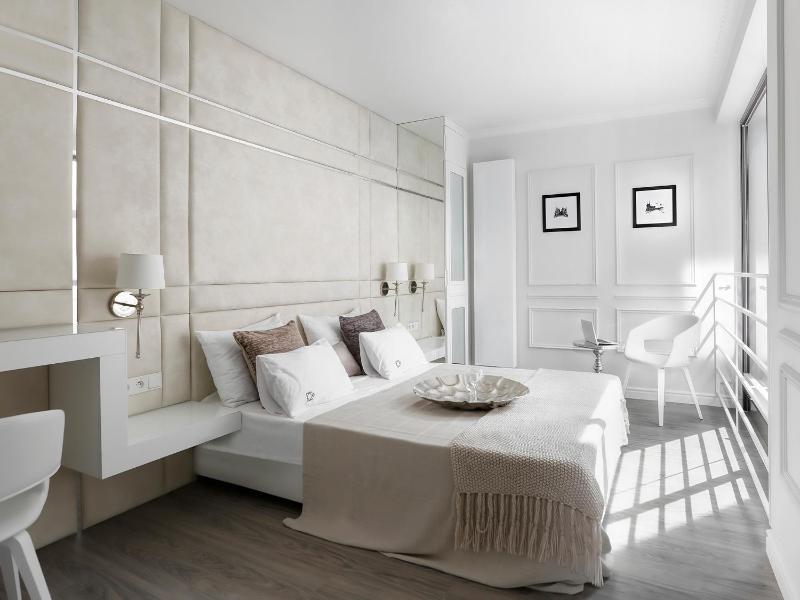 Double Room with Balcony image 1