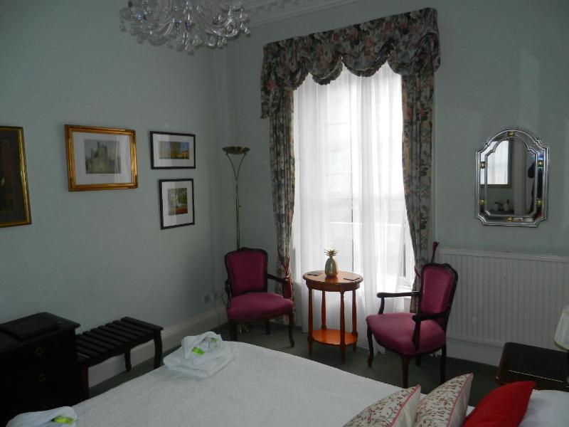 King Room with Bath image 4