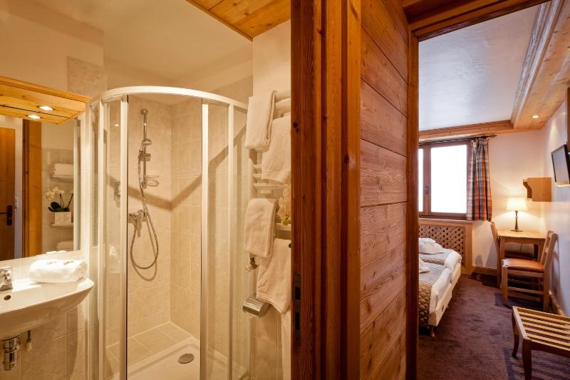 Standard Double or Twin Room image 4