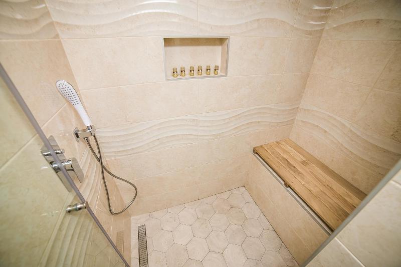 Cosmopolitan Apartment - image 4