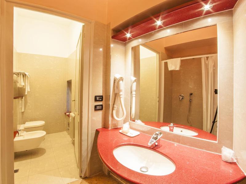 Double or Twin Room with Private External Bathroom image 3