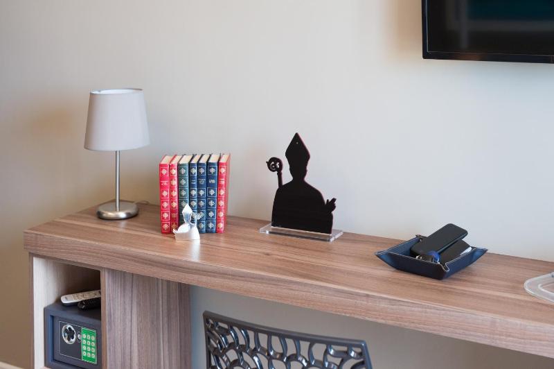 Superior King Room image 2