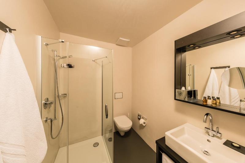 Deluxe Double Room with Balcony image 2