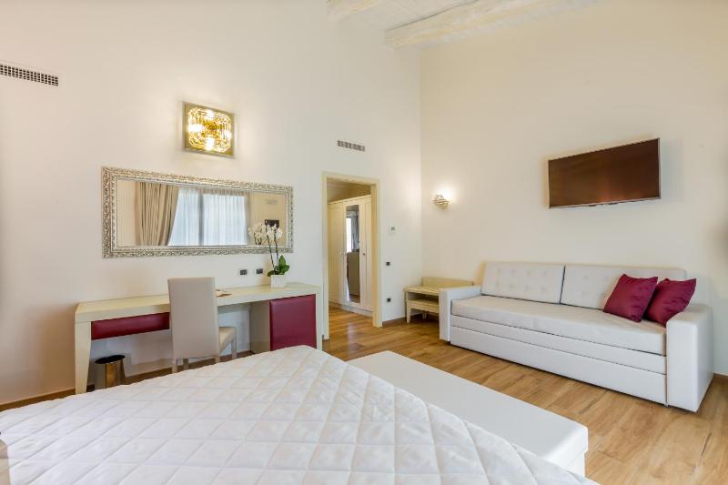 Superior Junior Suite image 3