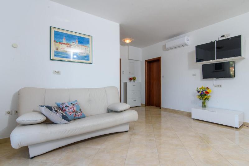 Deluxe Apartment with Sea View image 4