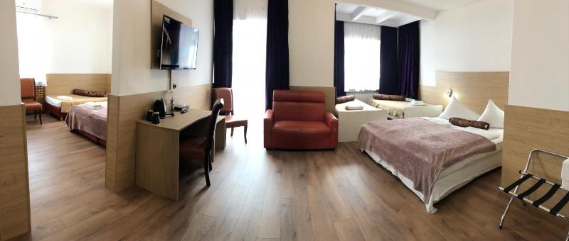 Family Room (7 persons) image 2