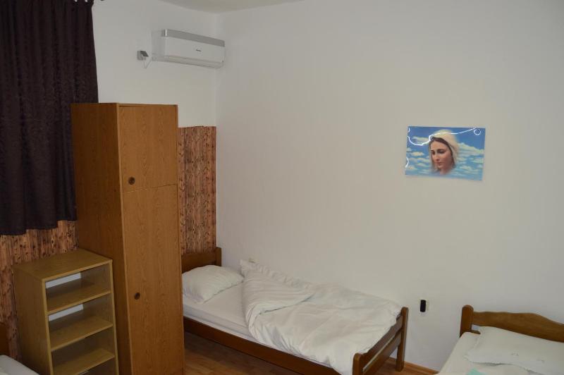 Quadruple Room image 3