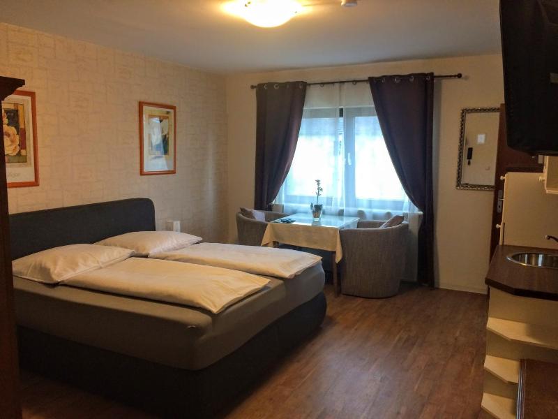 Double Room image 3