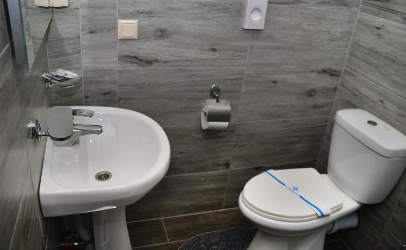 Deluxe Double Room with Shower image 3