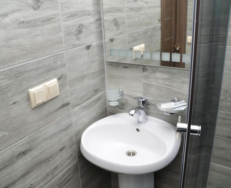 Single Room with Shower image 4