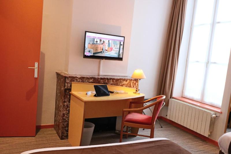 Family Room with Triple Occupancy image 3