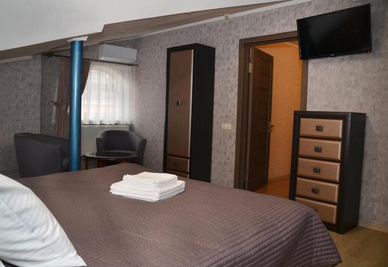 Deluxe Double Room with Shower image 4