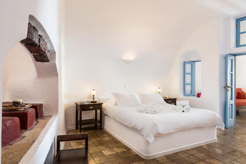 Junior Suite Caldera View  image 3
