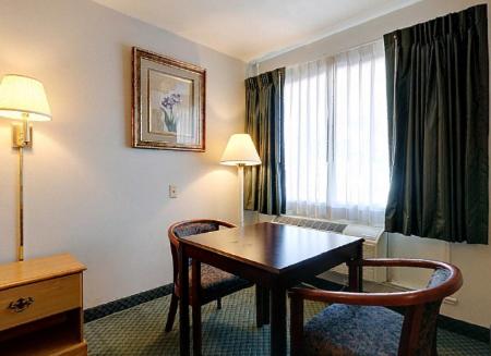 King Room image 4