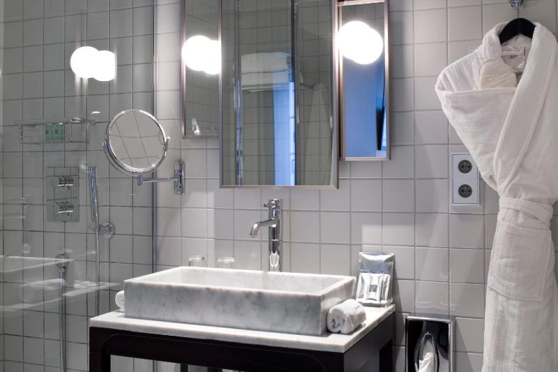 Comfort Twin Room image 4