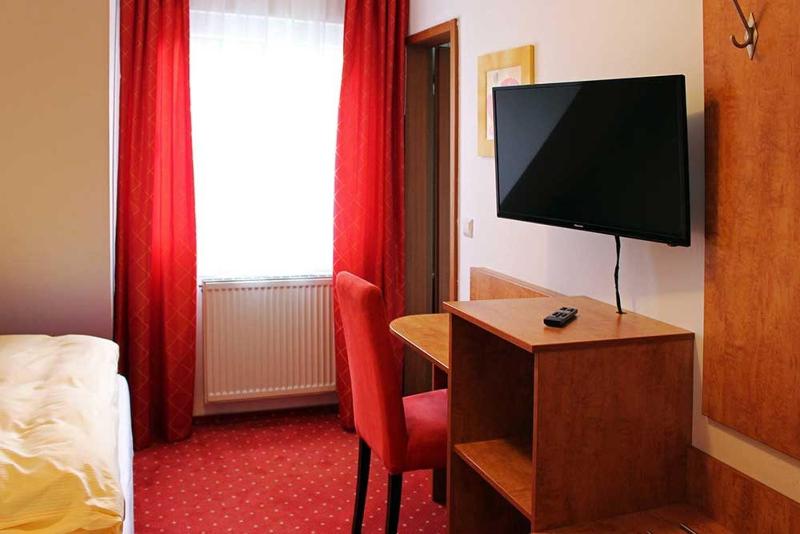 Single Room with Bathroom image 1