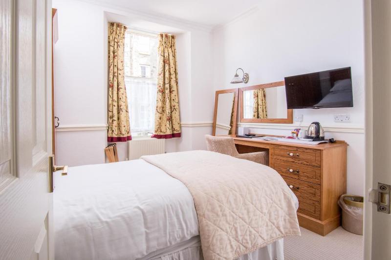 Standard Single Room image 3
