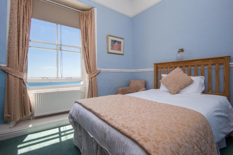 Single Room with Sea View image 3