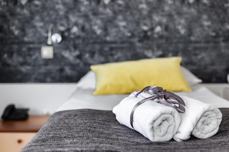Double Room with Balcony image 2