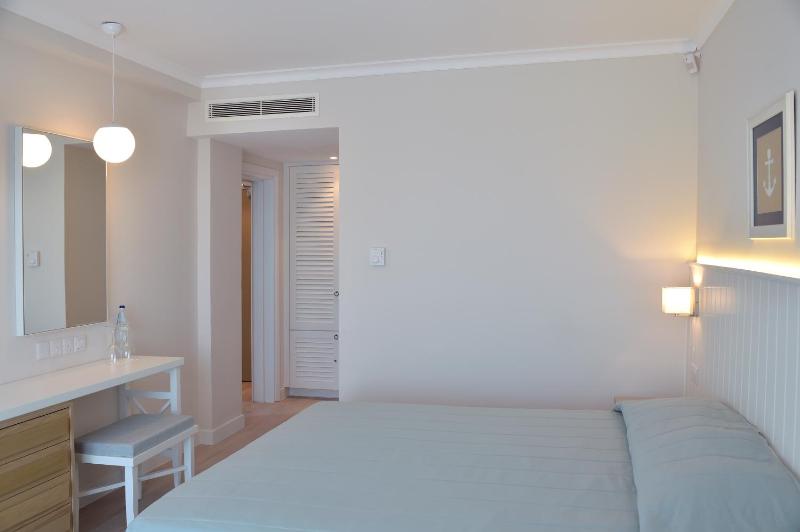Double Room with Side Sea View image 2