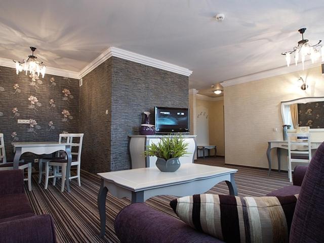 One-Bedroom Apartment image 4