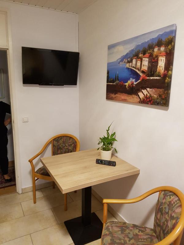 Double Room with Shared Bathroom image 4