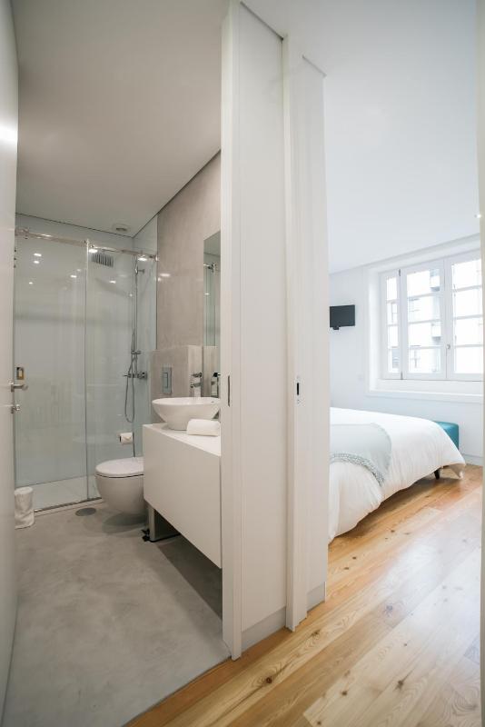 One-Bedroom Apartment image 4