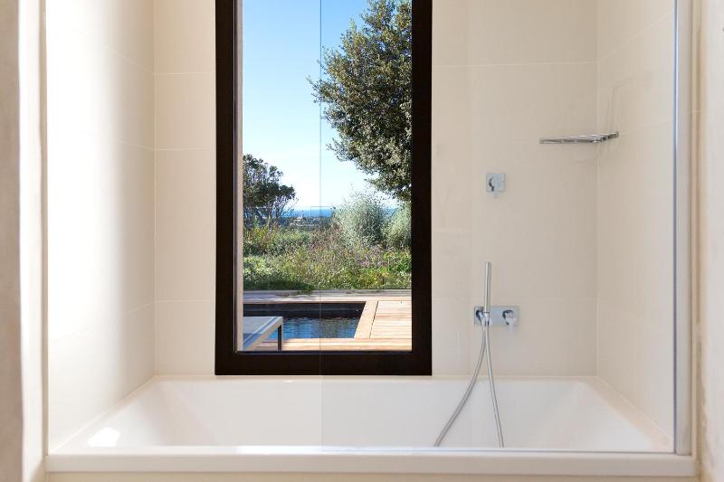 Deluxe Suite with Private Pool and Sea View image 2