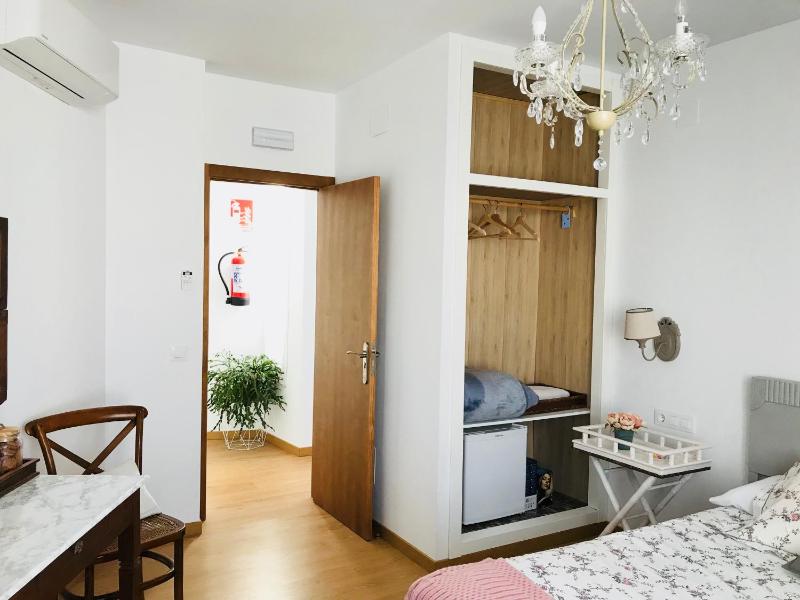 Double Room with Private Bathroom image 4