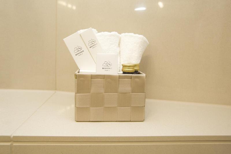 Small Single Room image 3