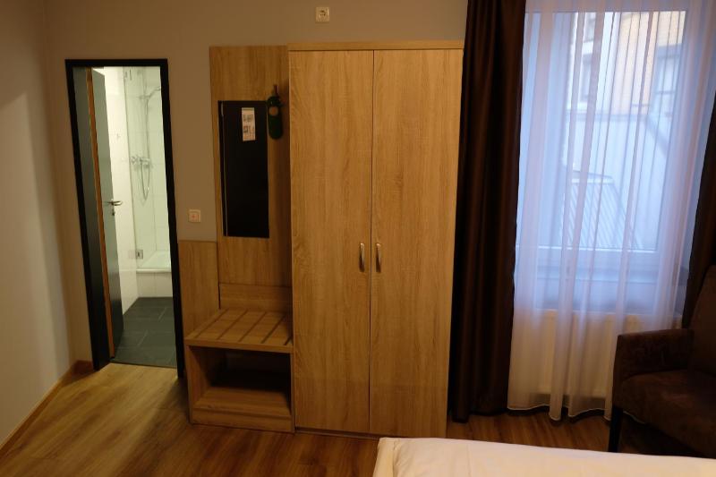 Superior Double Room with Courtyard View image 3