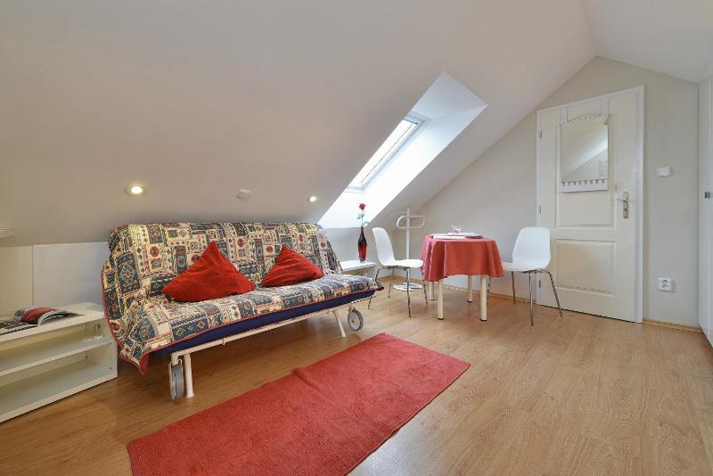 Attic Apartment with Free Parking image 3