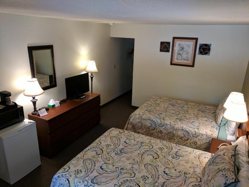 Two Double Beds image 4