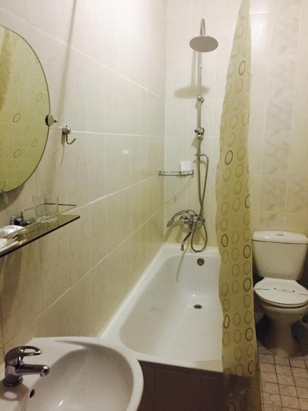 Standard Double Room image 4