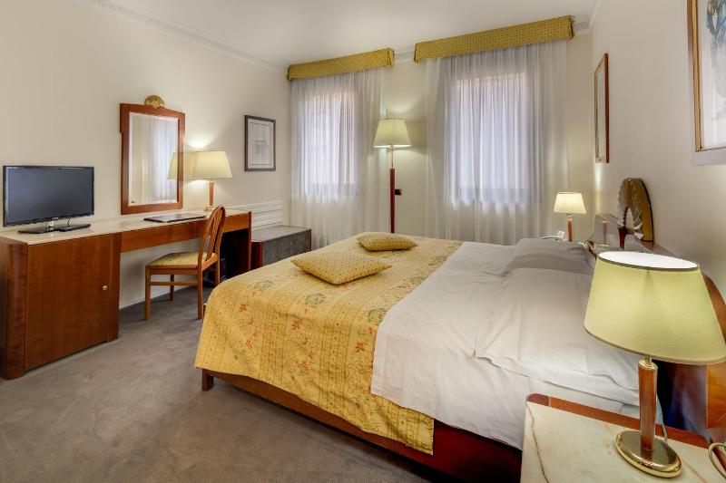 Two Connecting Double or Twin Rooms image 3