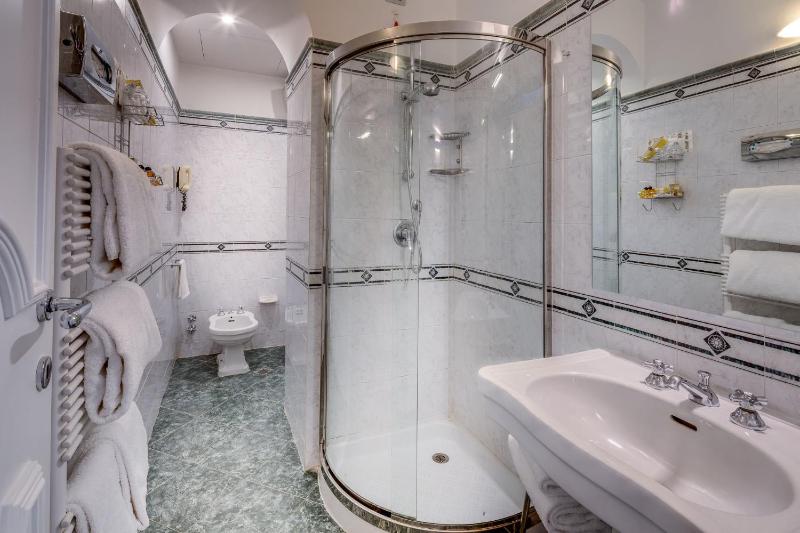 Classic Triple Room image 4