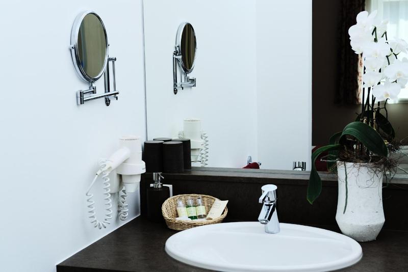 Standard Double Room image 4