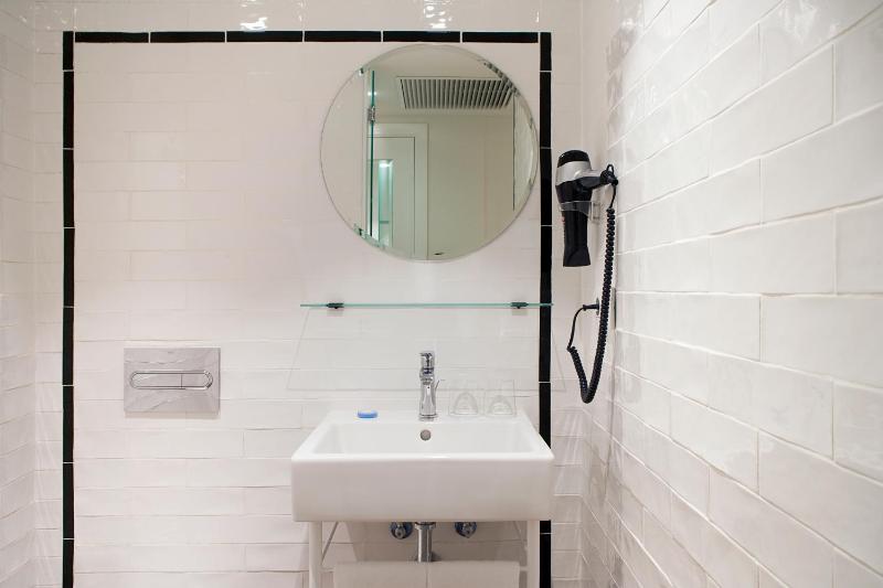 Budget Double or Twin Room image 3